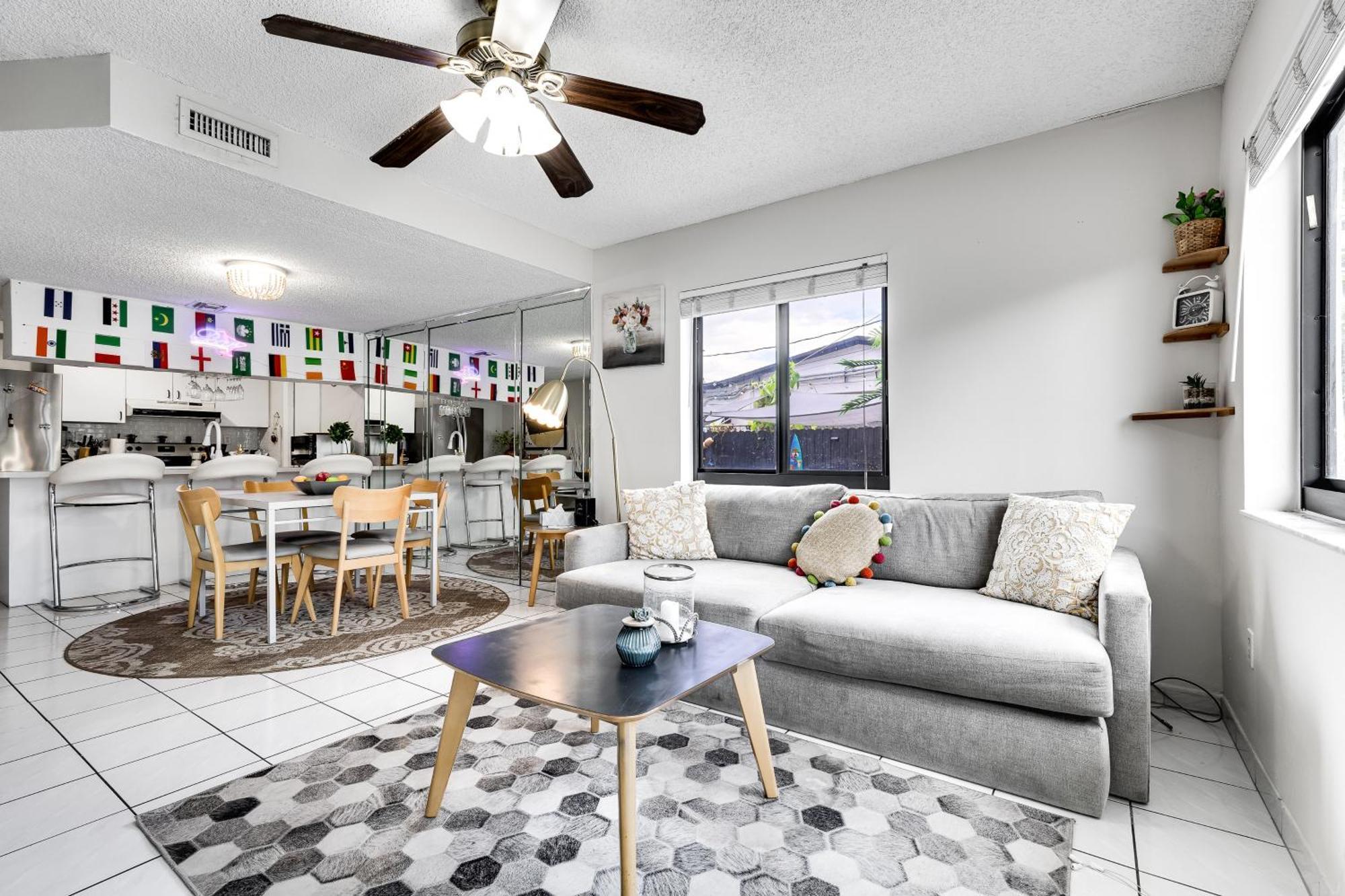New 2bedroom 2bath House With Private Backyard & Jacuzzi Ferienhaus