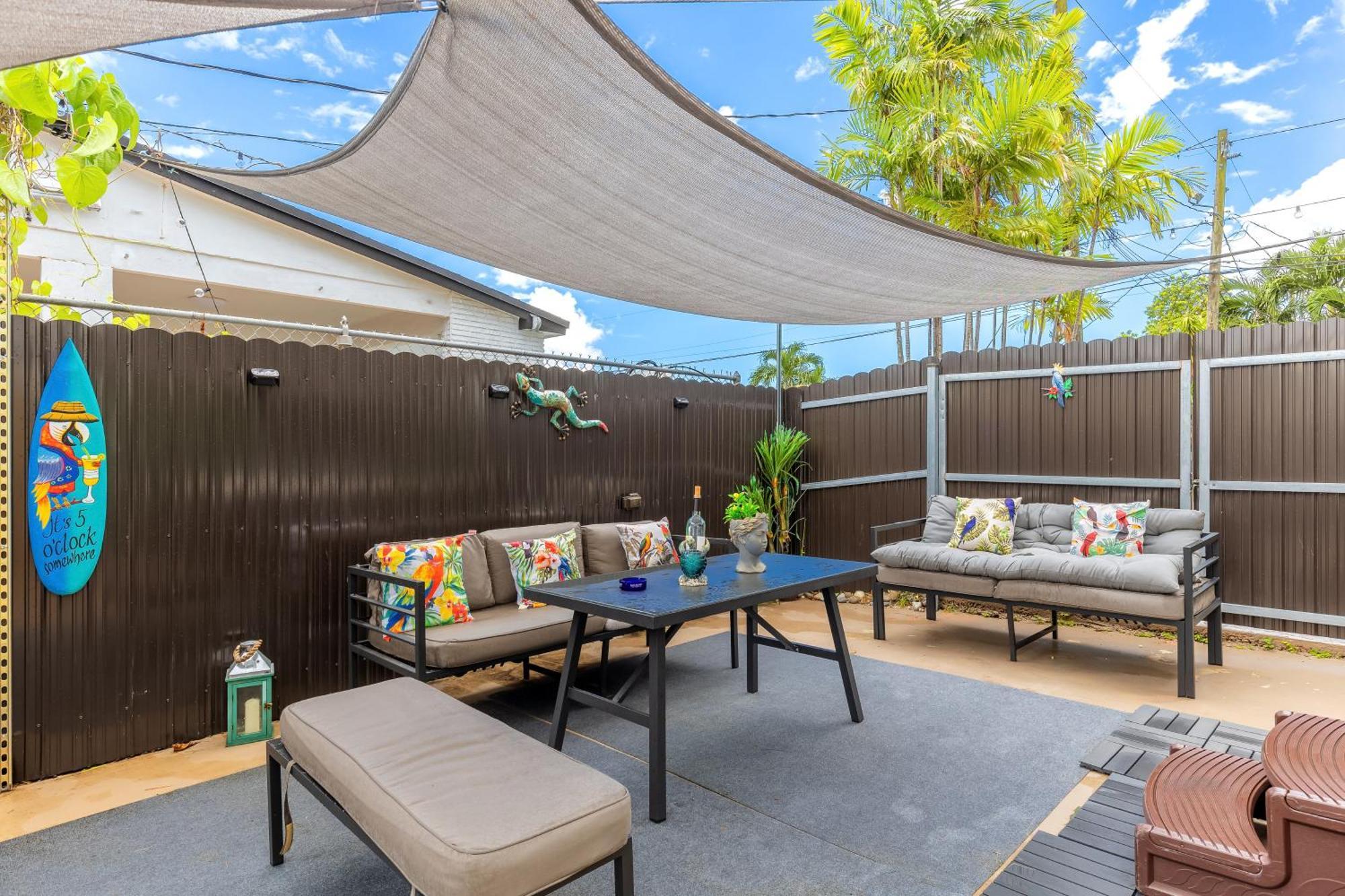 New 2bedroom 2bath House With Private Backyard & Jacuzzi Ferienhaus *