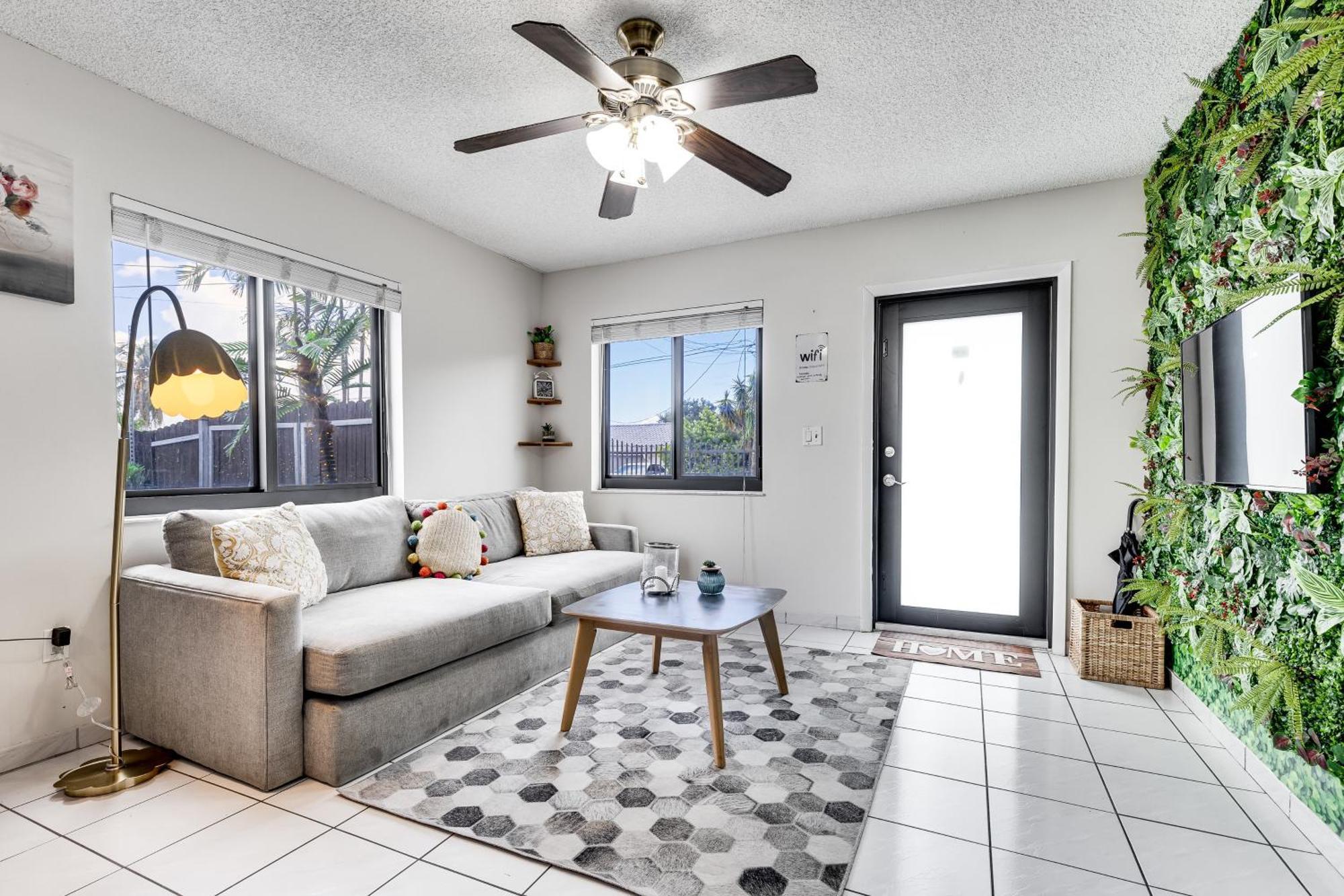 Ferienhaus New 2bedroom 2bath House With Private Backyard & Jacuzzi *